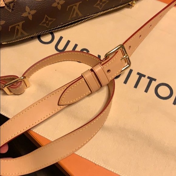 Louis Vuitton - Picture 6 of 8